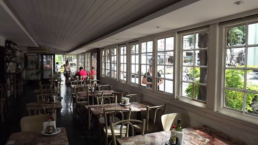 Espaco interno do restaurante vegano Vegan Vegan