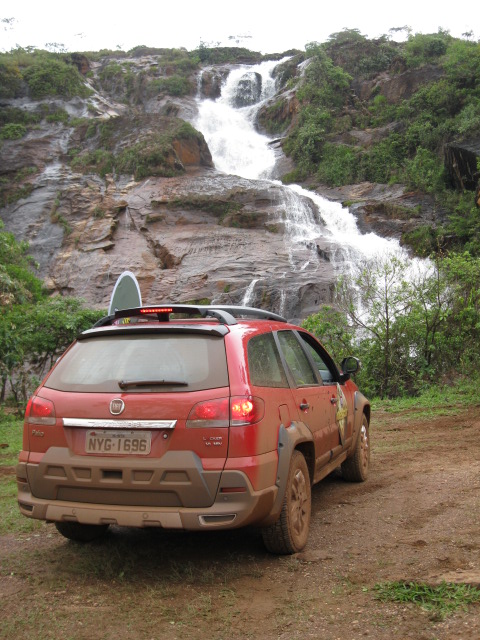 Parada para apreciar a Cachoeira Chica Dona
