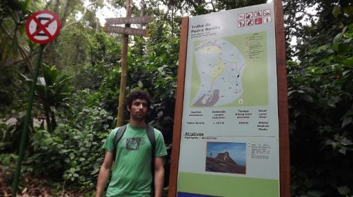 Placa de sinalização Trilha da Pedra Bonita