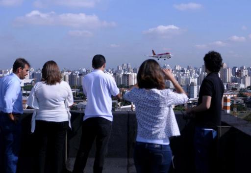 Aviao da Avianca se aproximando. Foto - Eduardo Ogata