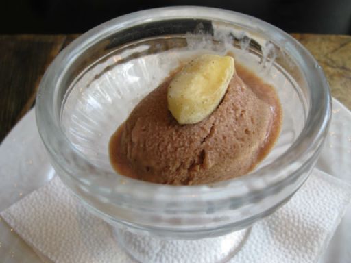 Gelatti de frutas da estacao com castanha do Brasil