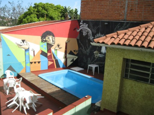 piscina hostel