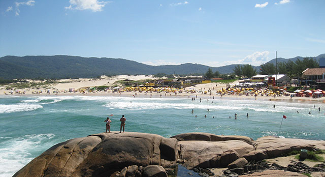 Praia de surfistas em florianopolis