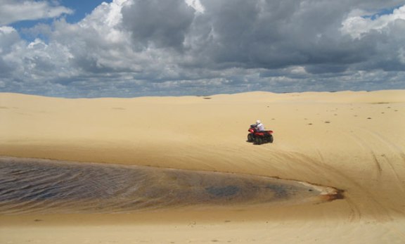 quadriciclo 4x4 nas dunas