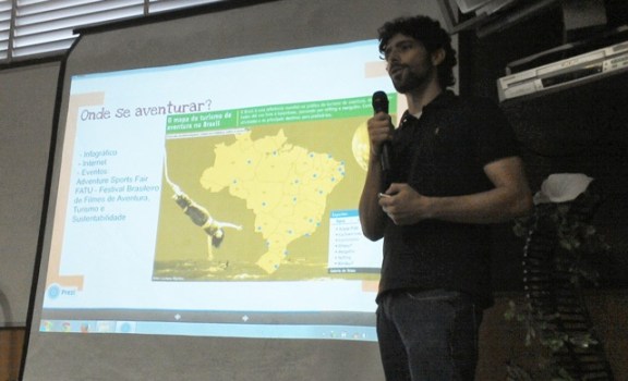 blogueiro dando palestra