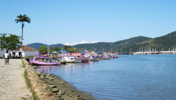 barcos em paraty