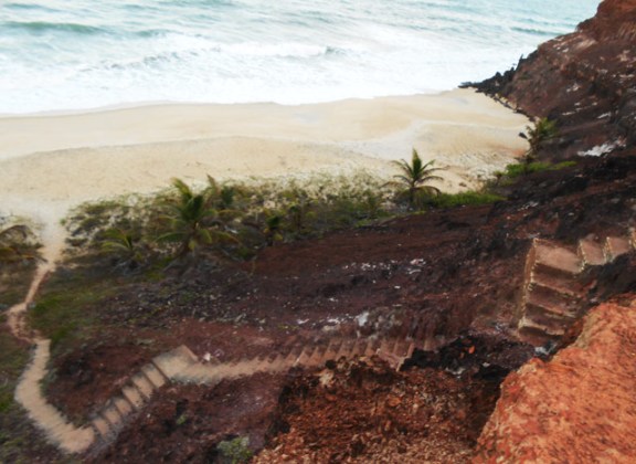 praia deserta em pipa