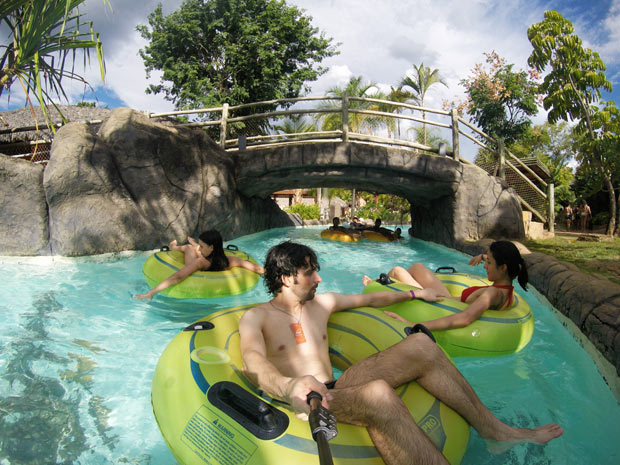 lazy river hot park