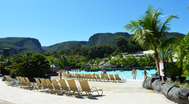 praia na cidade rio quente