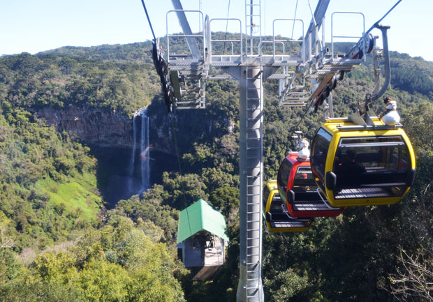 bondinhos na cascata do caracol