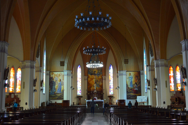interior da catedral de pedra
