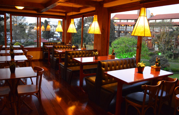 restaurante com vista panoramica em gramado