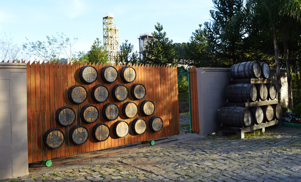 portao feito com barril