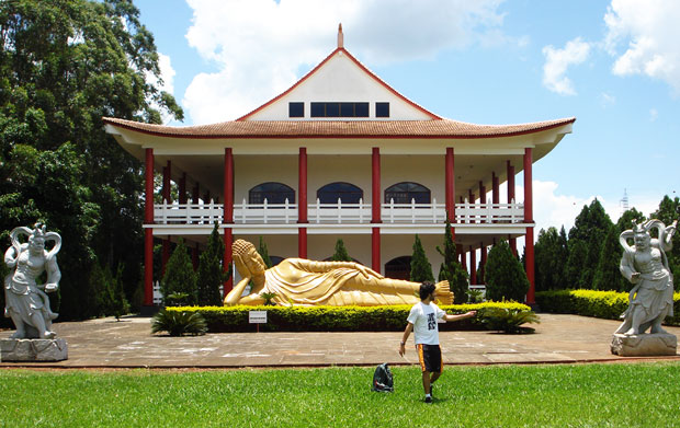 escultura enorme de buda